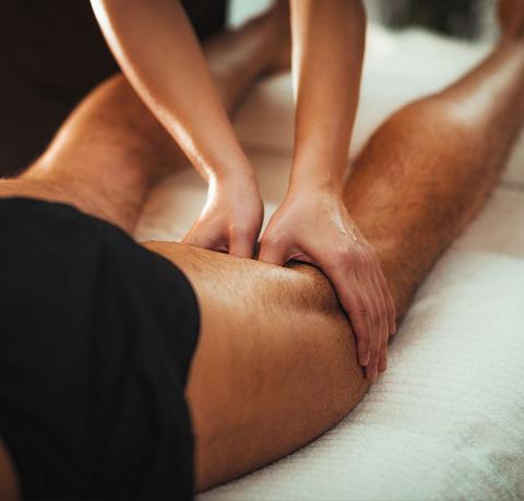 thigh deep tissue sports massage at Finess clinic
